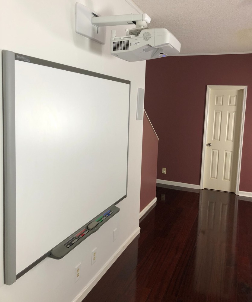 SMART Board SB680 77" Interactive Whiteboard In Excellent Condition With Pens