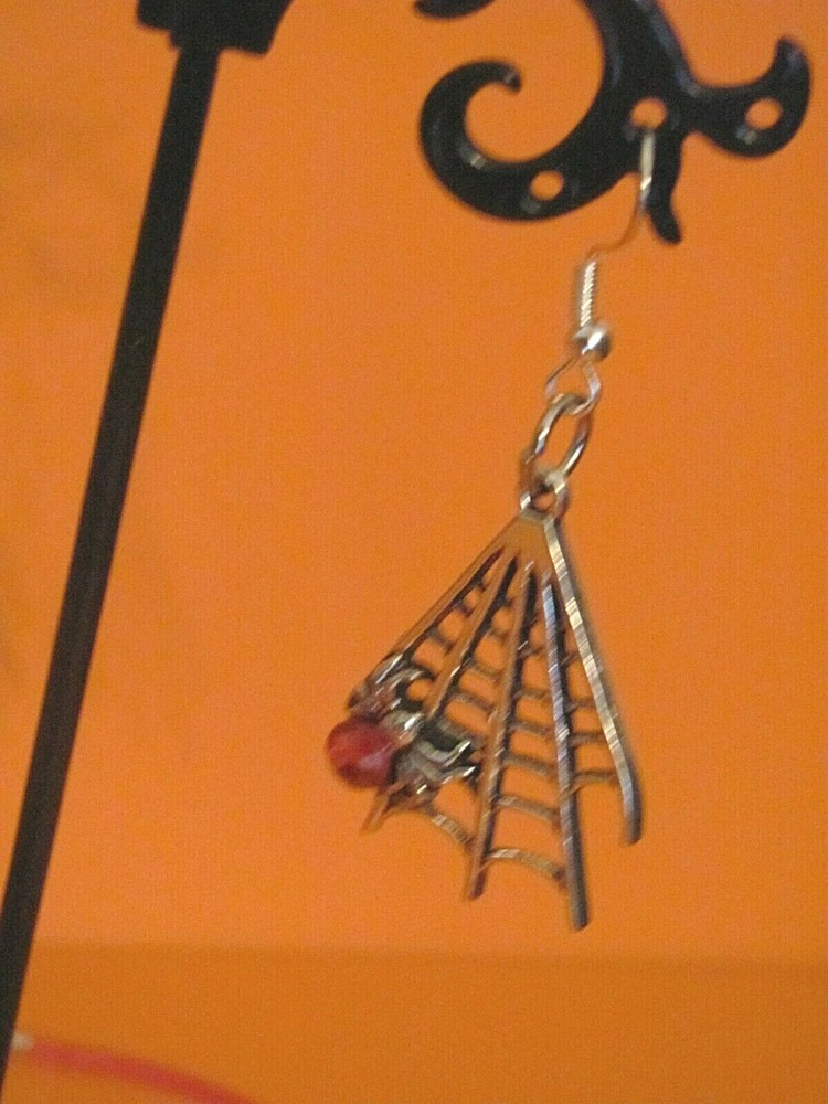 NEW HAND ASSEMBLED SILVERTONE TRIANGLE WEB W/ SPIDER & RED RHINESTONE SET