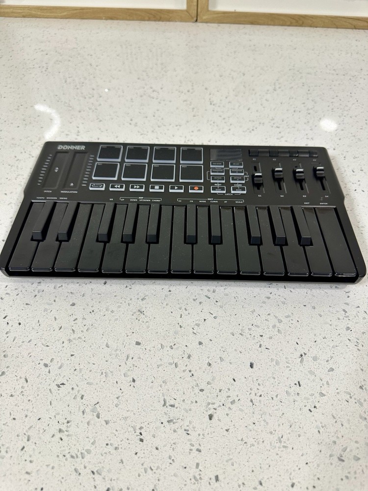 New Donner USB-C MIDI Keyboard DJ Controller OLED 25Key 8Drum Pad Touch Bar