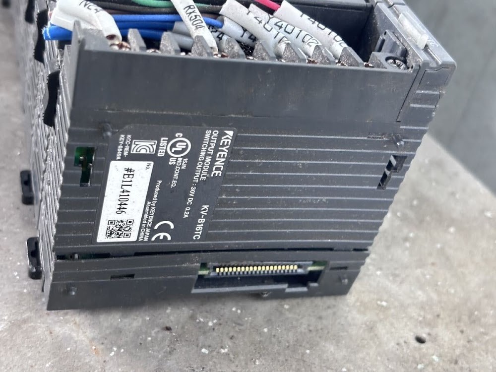 KEYENCE KV-5500 PLC Programmable Controller & Modules KV-B16XC KV-C64XC USED