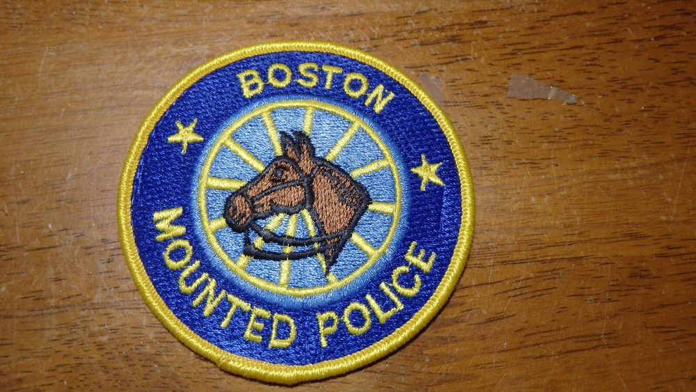 BOSTON HORSE MOUNTED UNIT SWAT TACTICAL    OBSOLETE  PATCH    BX 2#6