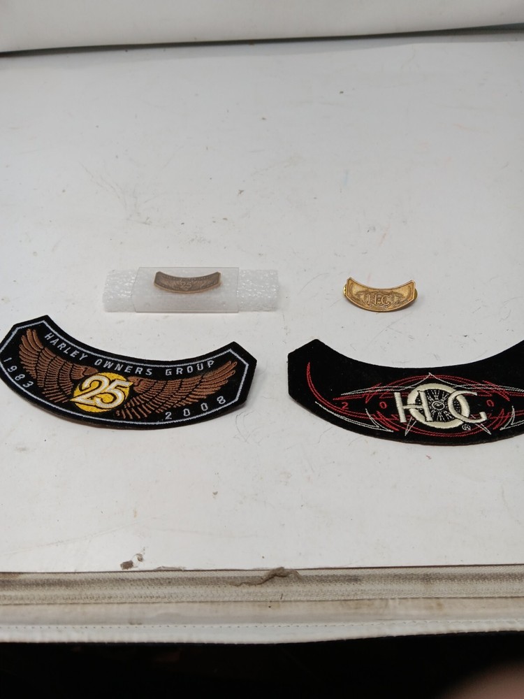 2 Harley-Davidson Pins & 2 Patches