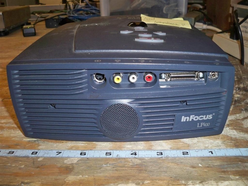 InFocus LP400 DLP Multimedia Projector w/ Lamp SEE NOTES