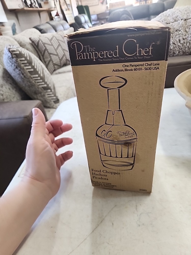 Original Pampered Chef # 2585 Push Function Food Chopper