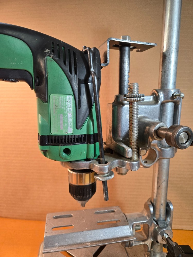 Hitachi D10VH 3/8" Variable Speed Drill in Portable Stand