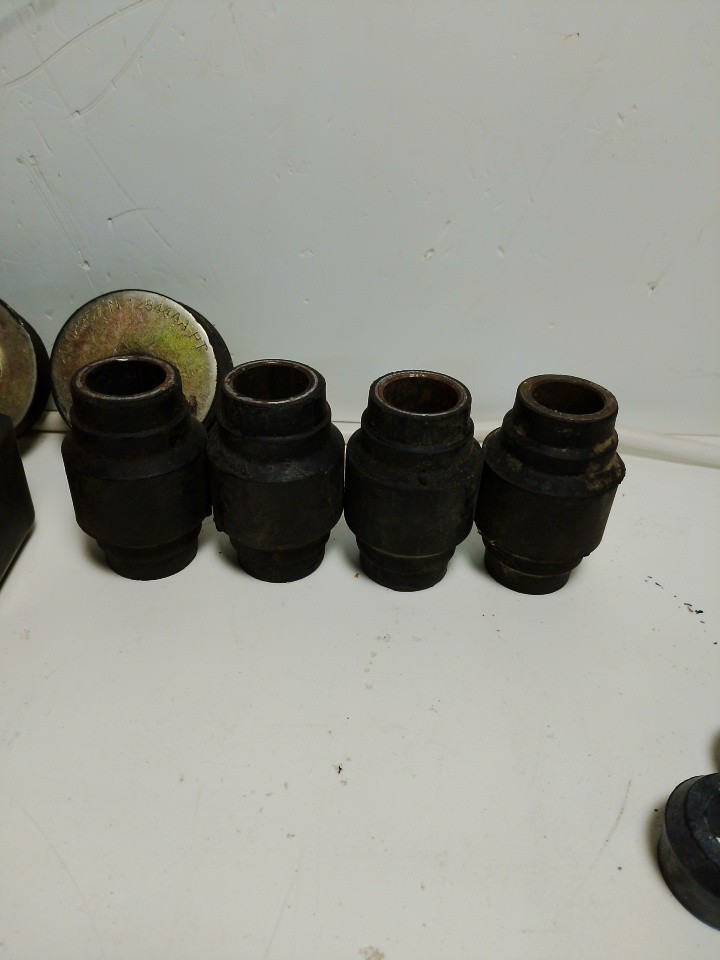 Peterbilt Bushings 18 Pc