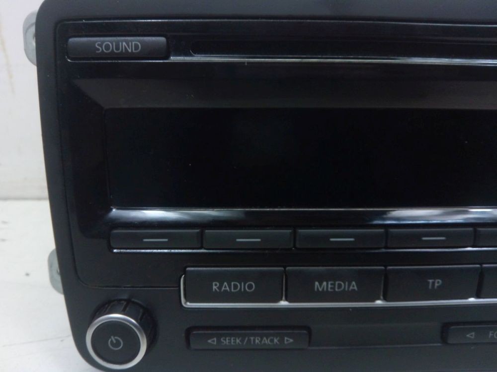 Radio/CD Changer Combination *CODE not present. Fits VW Touran (1T1,