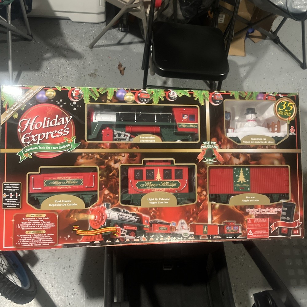 EZTEC North Pole Express 33pc Christmas Train Set 18ft Track Complete