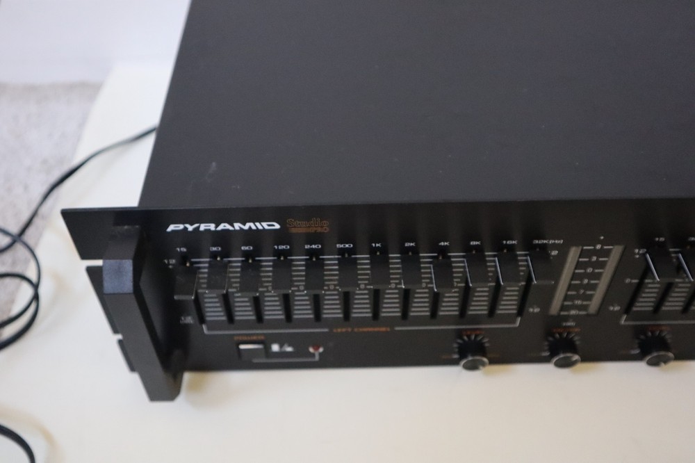 Vintage Pyramid PM-8600 Graphic Stereo Equalizer