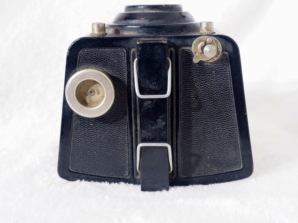 VINTAGE KODAK BROWNIE FLASH SIX 20 CAMERA