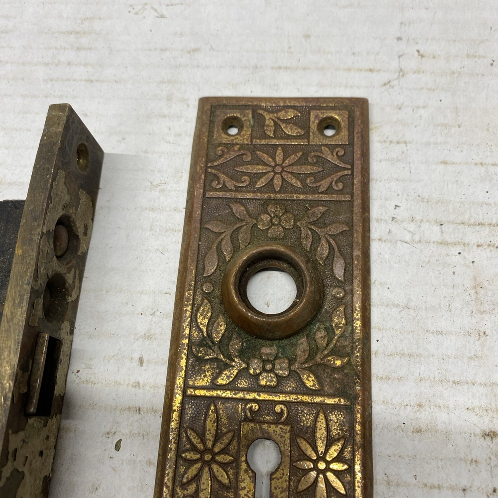 Antique Victorian Door Knobs & Lock Leaf Pattern TP-02