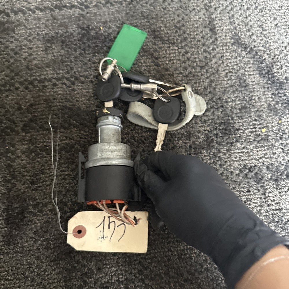 VOLVO IGNITION SWITCH POLLAK 21203310