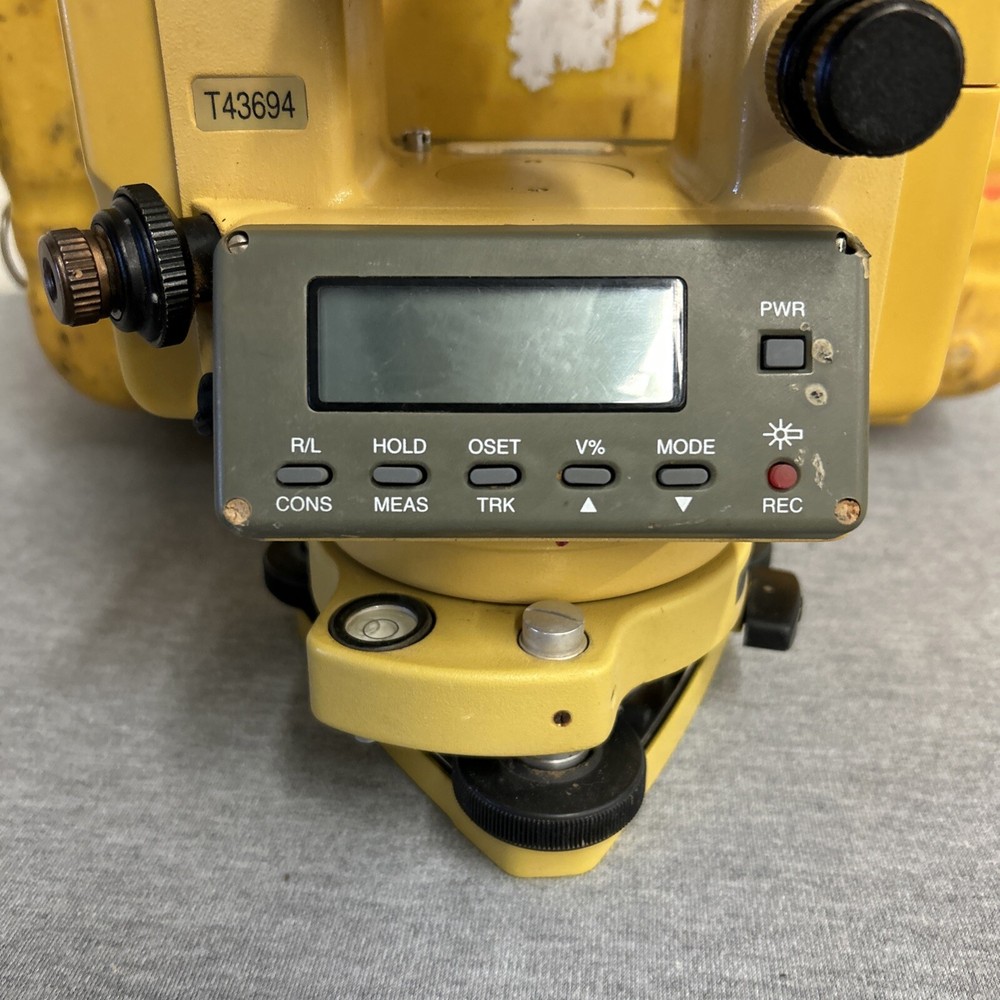 South Electronic Theodolite ET-05 W/ Case