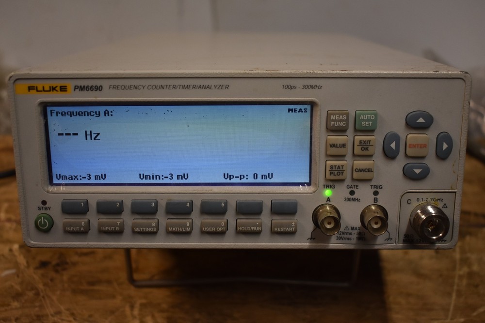 Fluke PM6690 2.7 GHz Frequency Counter