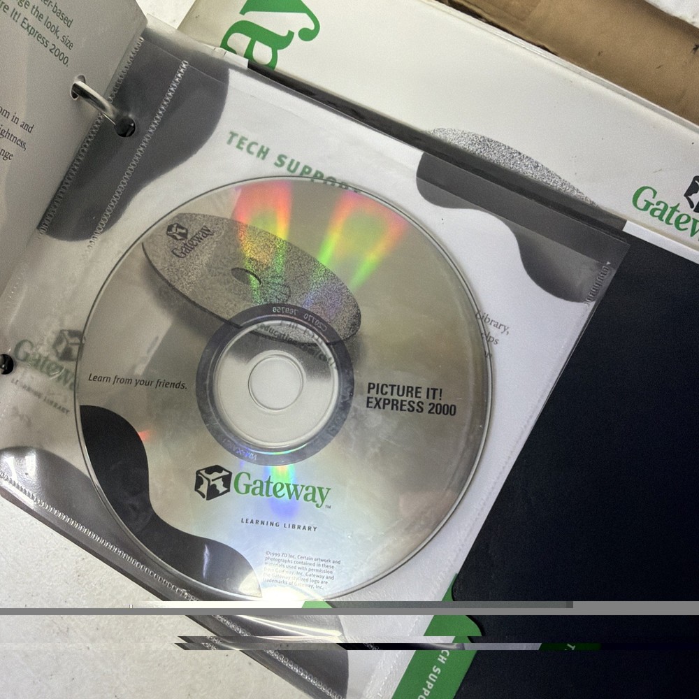 Microsoft Works Suite 2000 - Complete 7 Disc PC CD-ROM & Gateway Library Set