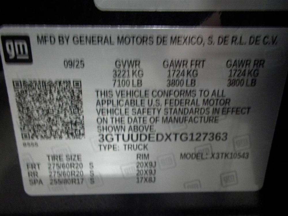 2026 Sierra 1500 SLT Upper Air Shutter