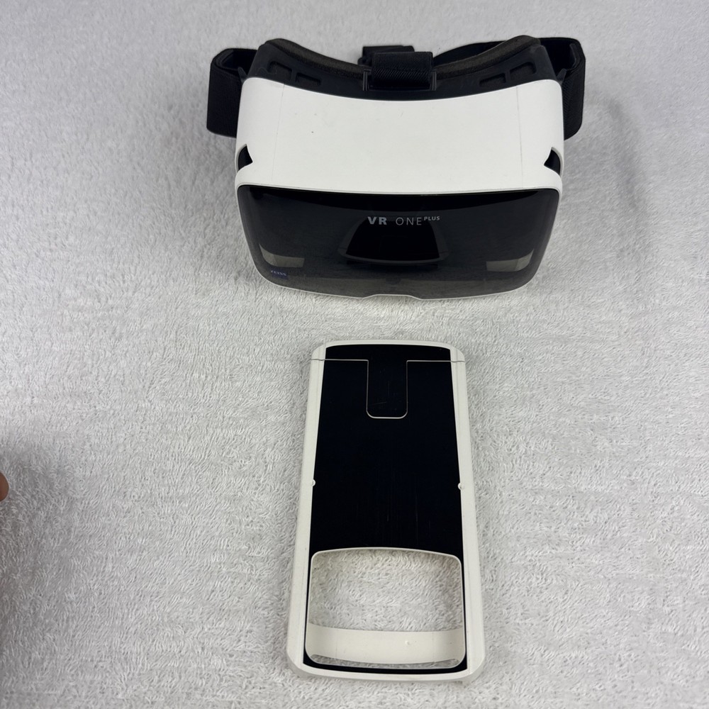 Zeiss VR One Plus Headset Virtual Reality iPhone Android Smartphone ($129 Value)