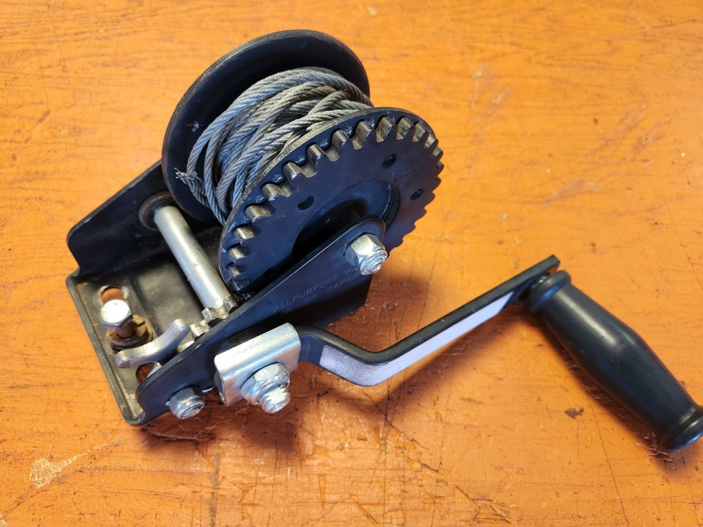 600 lb All Purpose Manual Winch good working w/cable