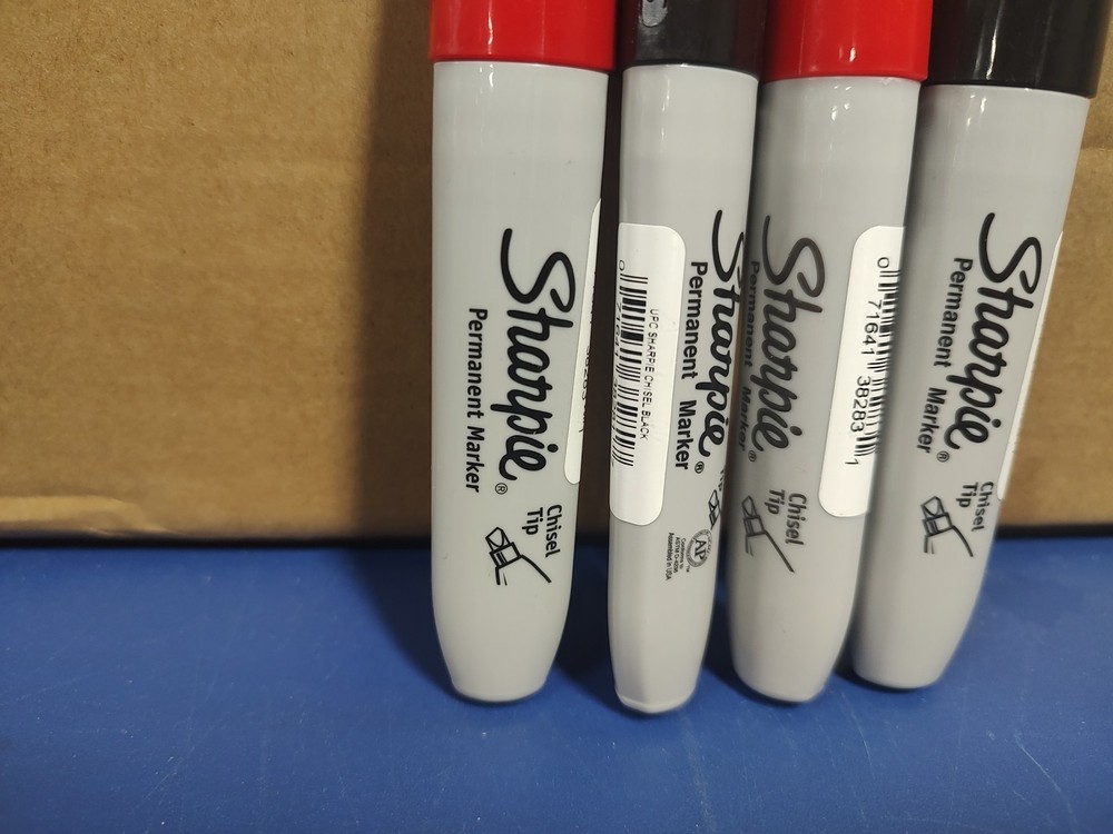 Sharpie Chisel Marker 2 Ea Red And 2 Ea Black ( 4 Pens )