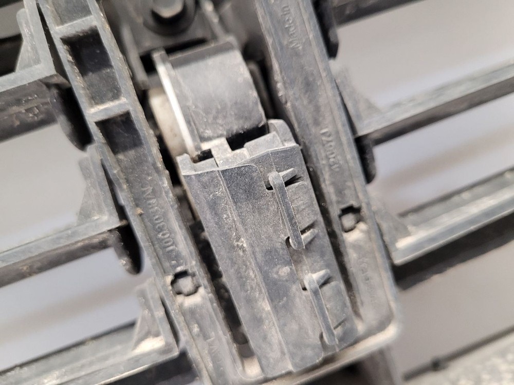 2016 Dodge ram 1500 Air Shutter