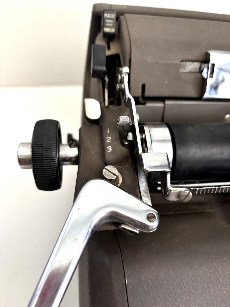 Royal HHE Typewriter Desktop W/ Standard Elite Font