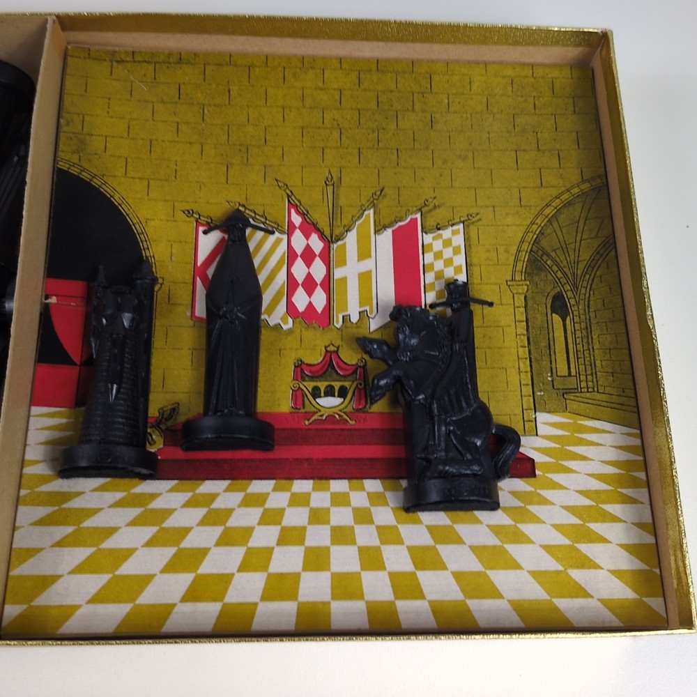 VTG Conqueror Sculptured Chess Set by Peter Ganine - Pacific Game Co - Complete