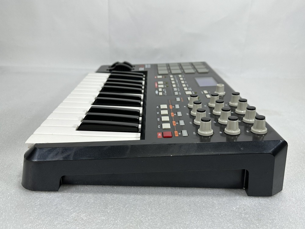 AKAI MPK25 ~ 25-key Keyboard Controller with MPC Pads ~ Working