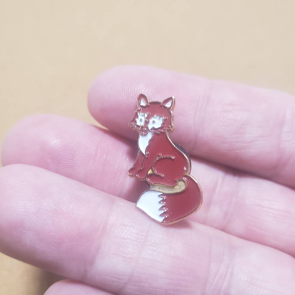 Red White Fox Lapel Pin