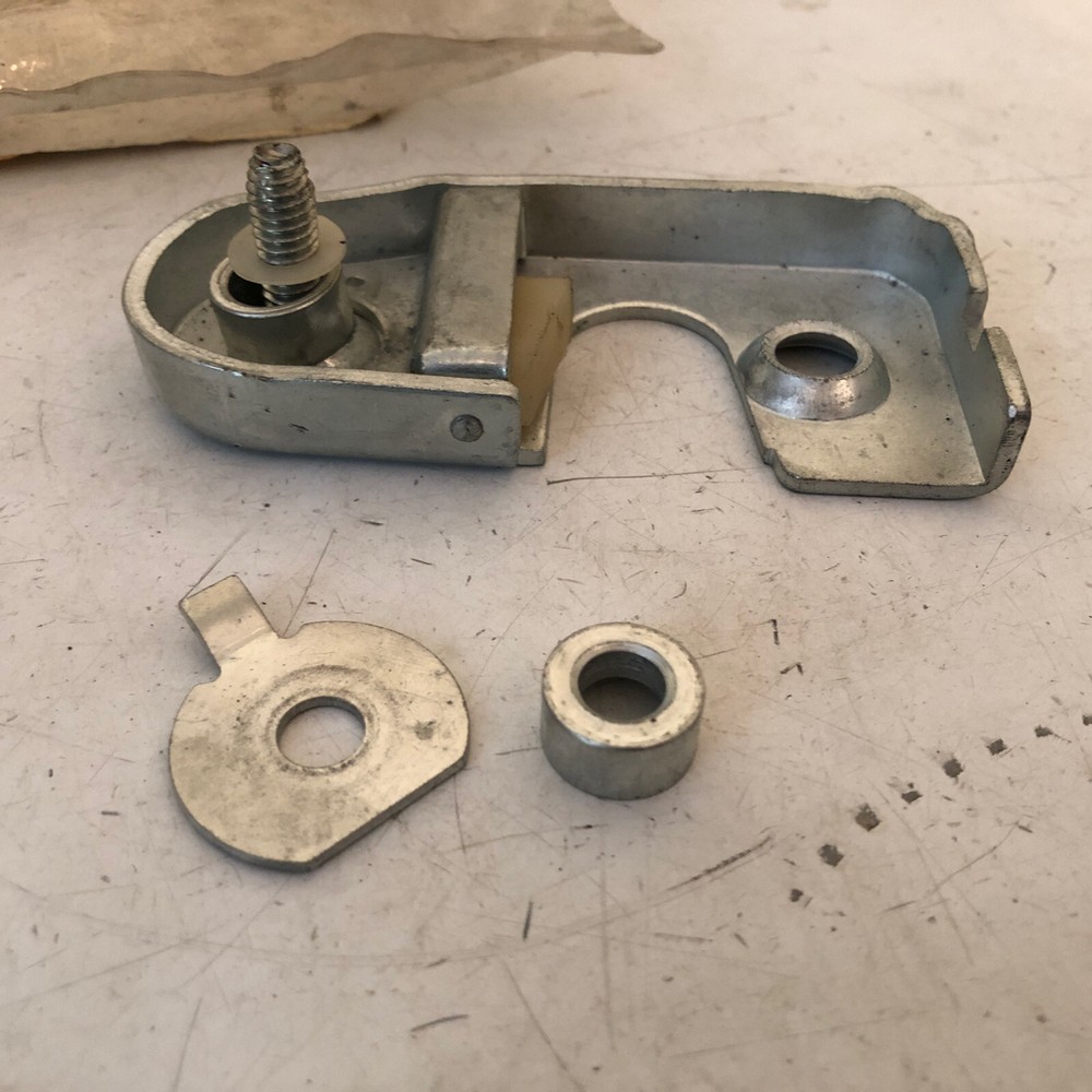 GENUINE MACK LEFT HAND KEEPER STRIKER 62QS353R NEW OEM MISSING SCREW
