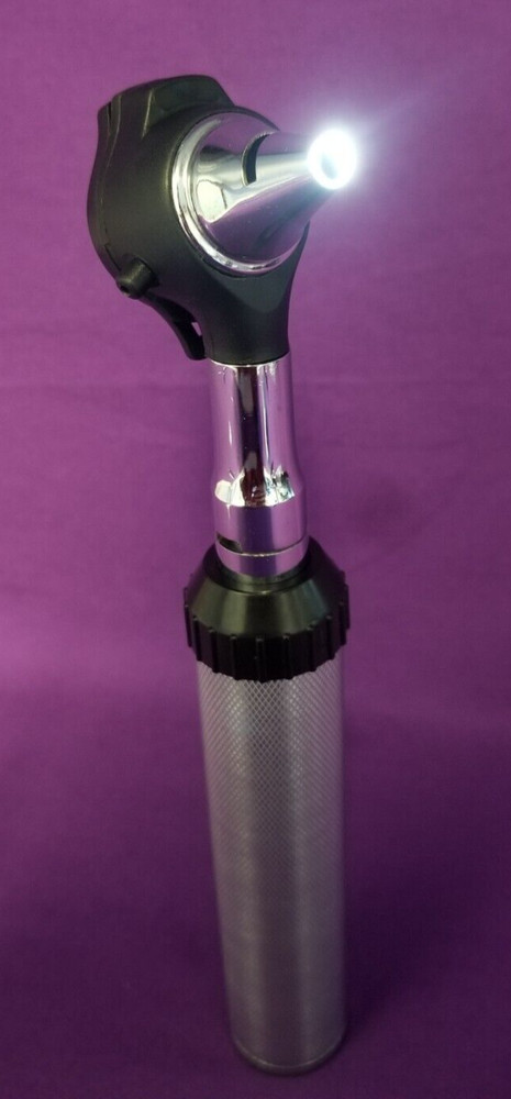 Low cost otoscope with handle - Uses 2 "C" batteries