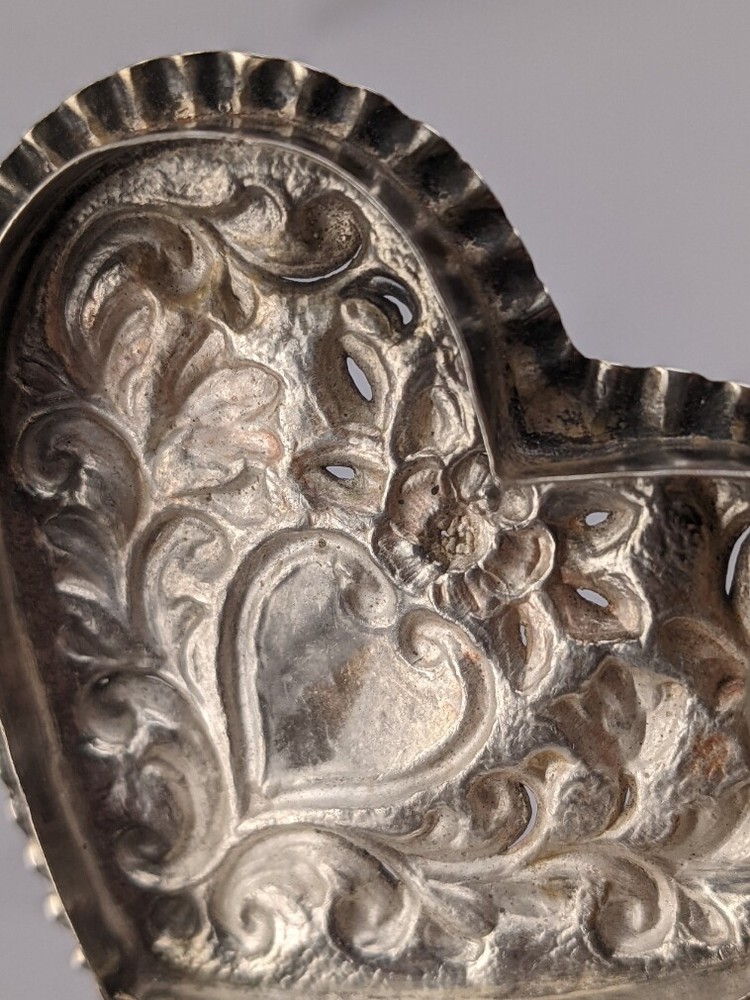 A Victorian solid silver heart shaped box date 1885 Rosenthal, Jacob & Co.
