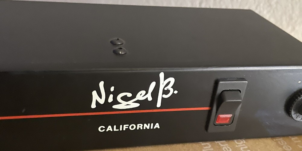 Nigel B CONTINUOUS LINE CONDITIONING 8 Outlets Rack