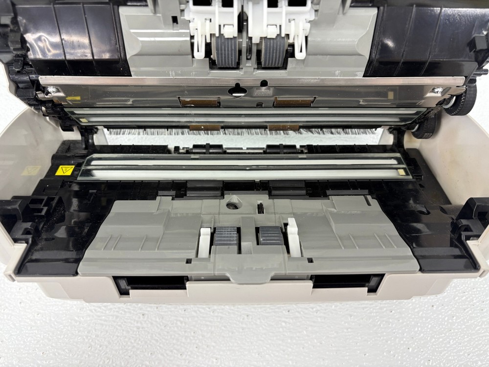 PRE OWNED | Fujitsu fi-6130 Duplex Document Scanner Only - White No Pwr Adapter