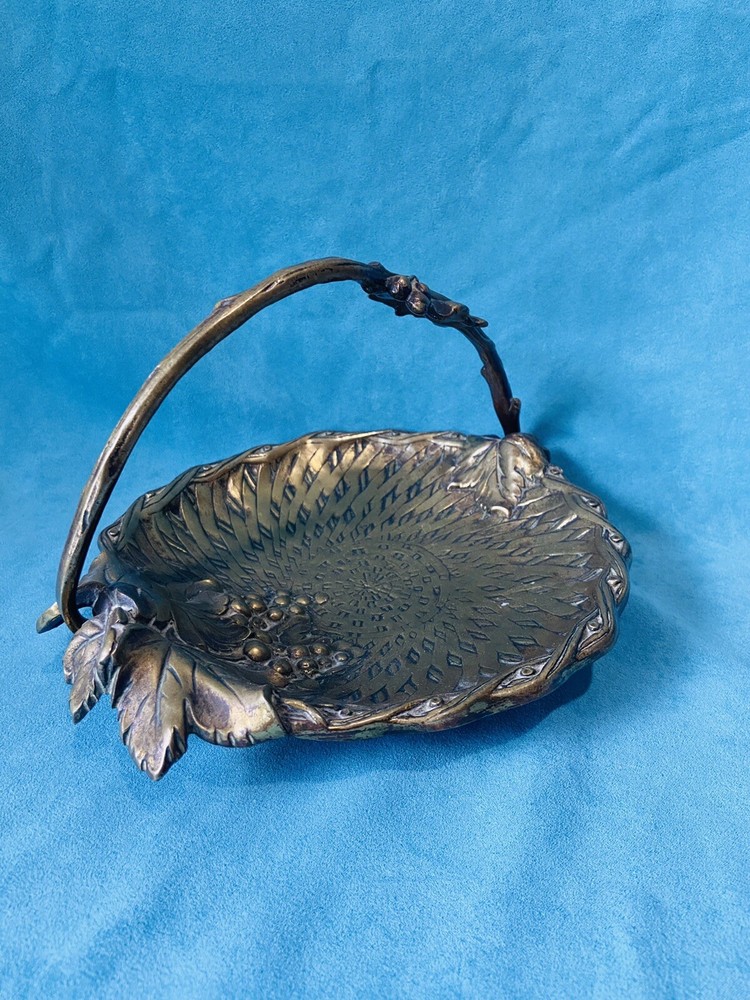 Vintage Brass Basket w/leaf details