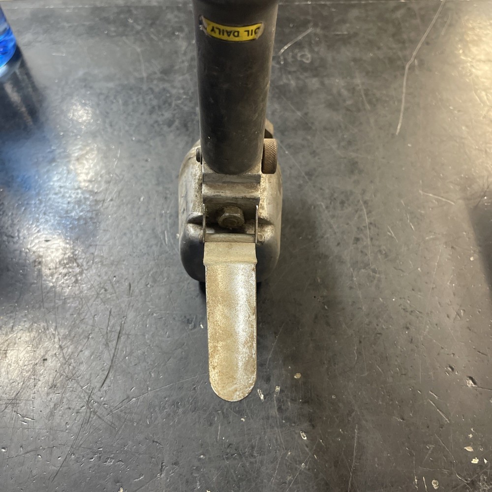 Central Pneumatic 6" Dual Action Air Sander