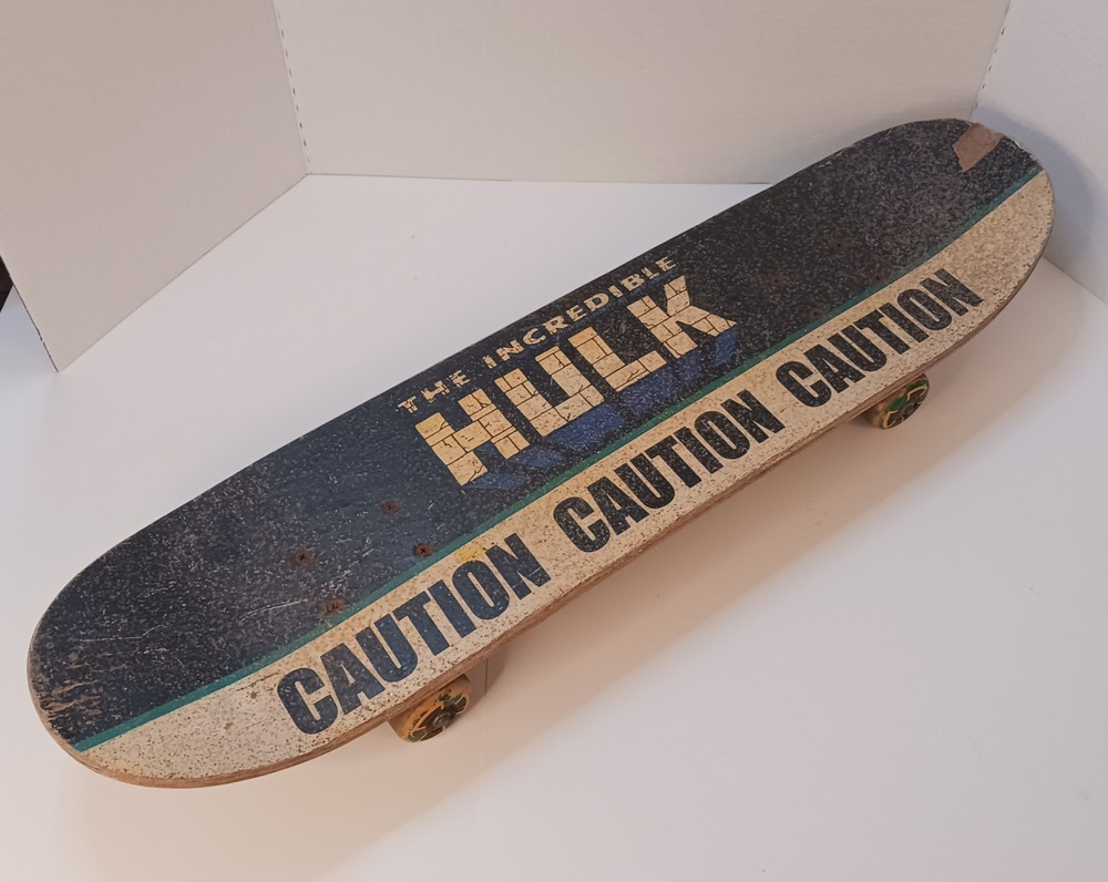 Vintage 2002 Marvel The Incredible Hulk Caution Skateboard Complete