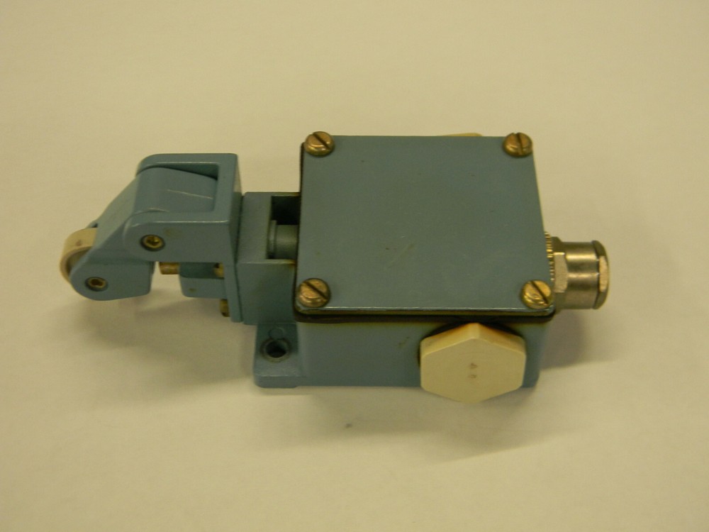 Crouzet 83-841-0 Roller Lever Limit Switch P4