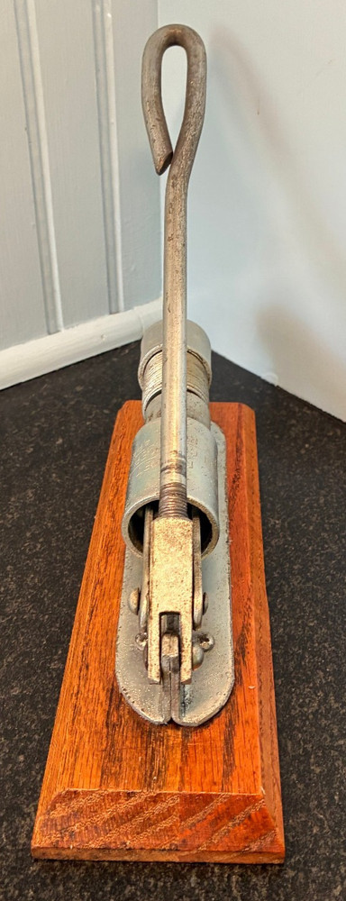 Vintage Reed’s Rocket Nut Cracker R-300 w/ Original Box -Works Great!