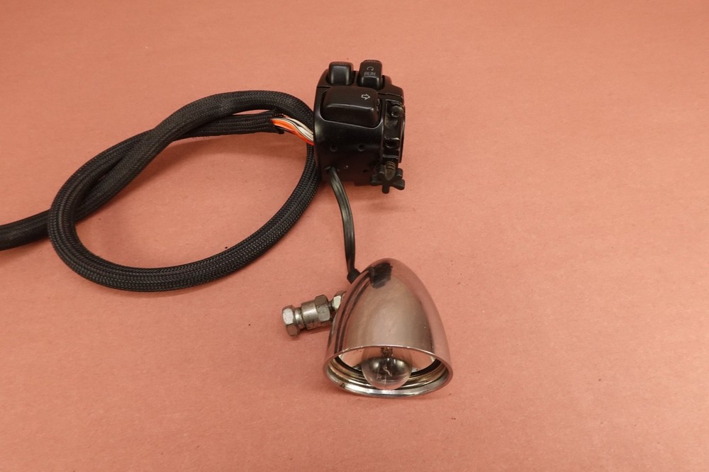 2005-2006 Harley Davidson FXDWGI Dyna Wide Glide Right Control Switch & Blinker