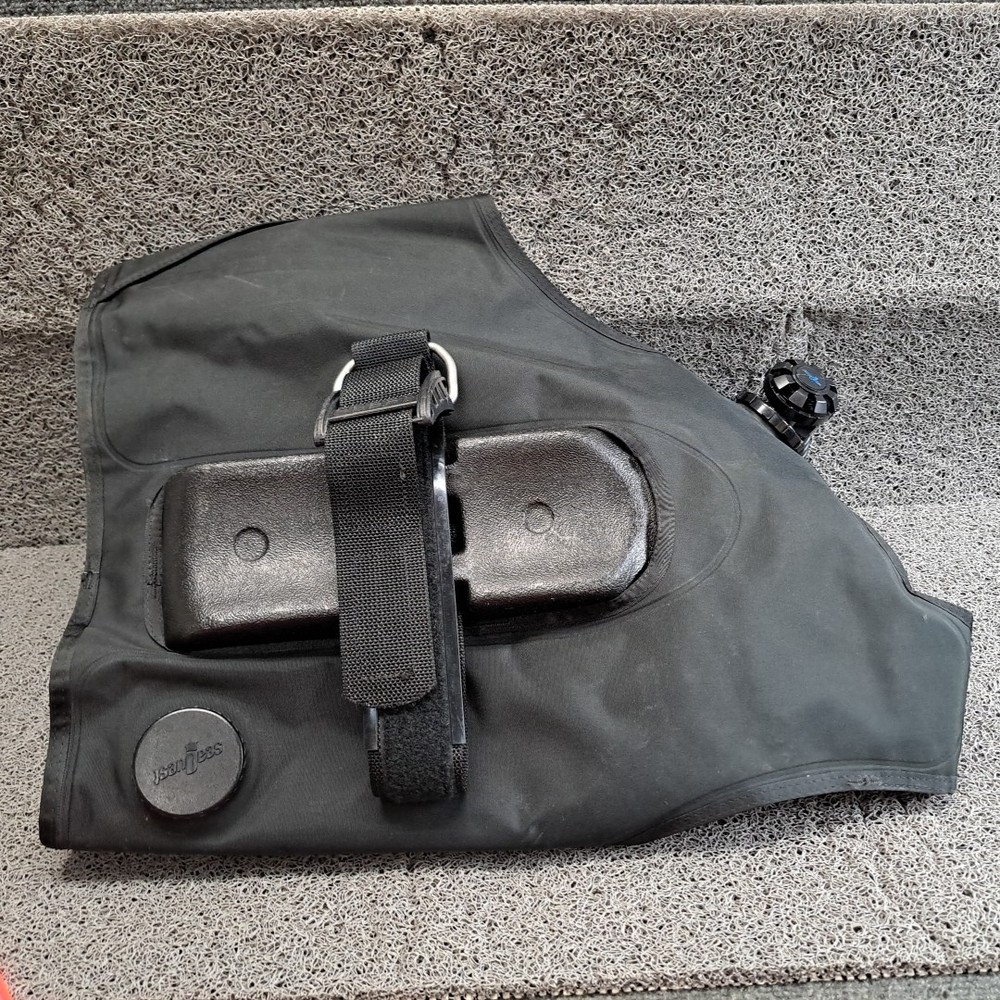 SEAQUEST Infinity Scuba Vest Size Medium W/ Breathing Source + Accessories