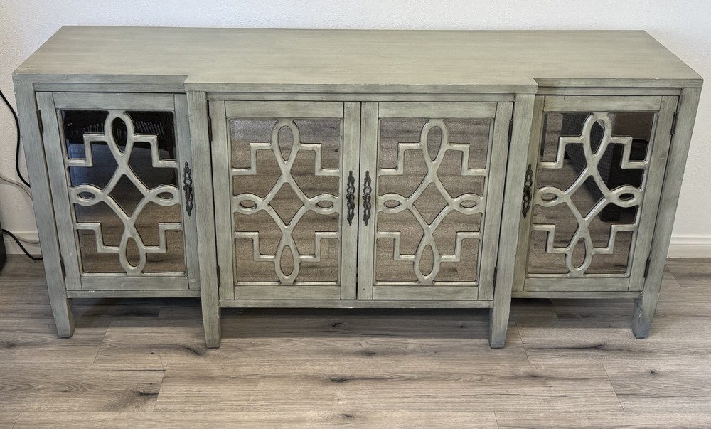 Used TV enterainment center/Buffet