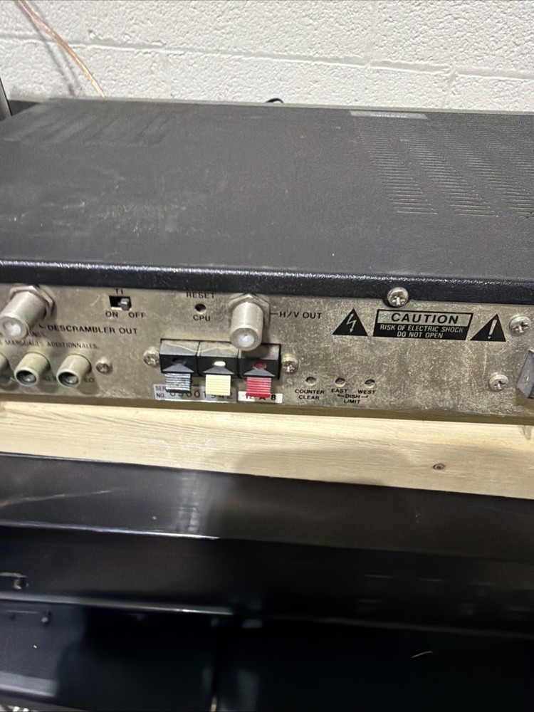 Realistic Satellite Receiver SR 2012 Powers On Vintage Rare Tech