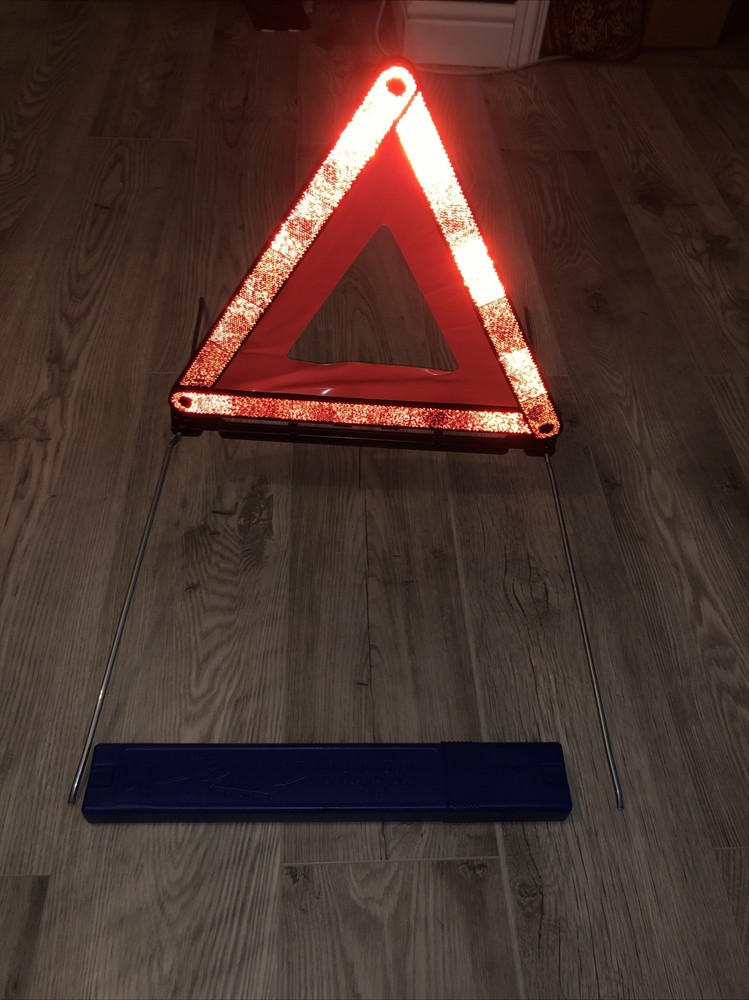 BMW E46 E90 Compact All BMW Warning Triangle Genuine FREEPOST