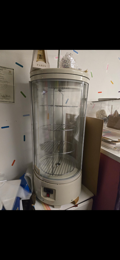 Avantco Rotating Countertop Cake Display Refrigerator