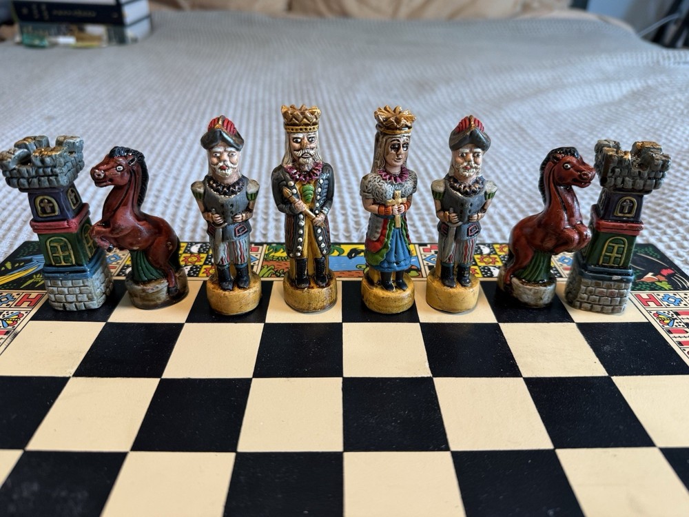 Conquistadors Versus Aztec Chest Set ￼