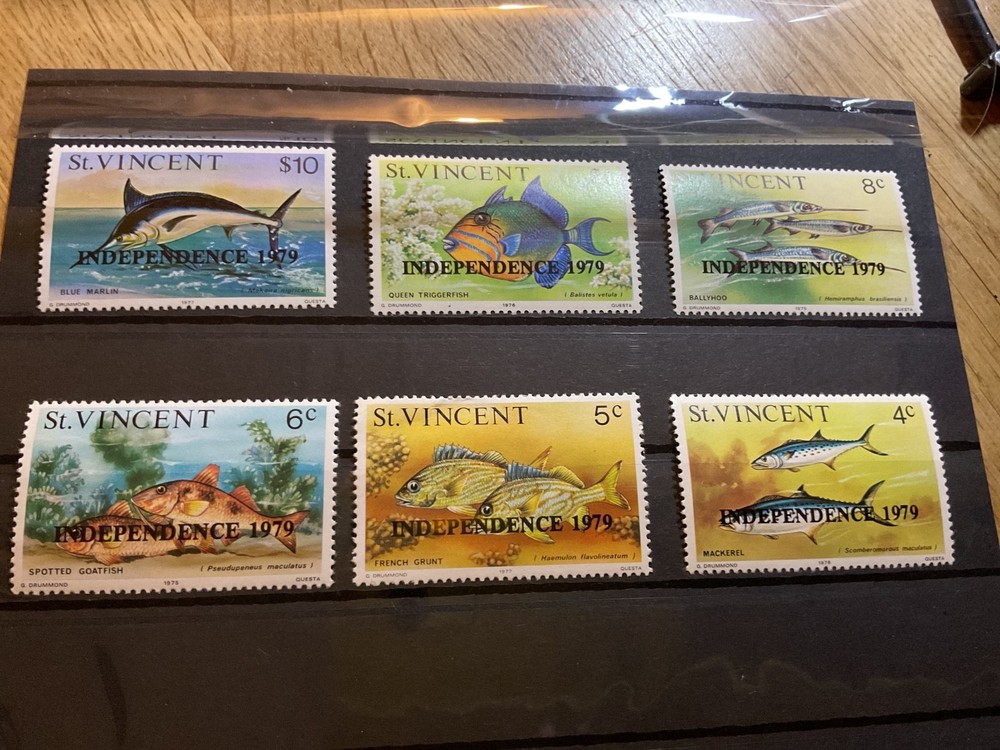 St Vincent independence mint never hinged fish stamps  B2762