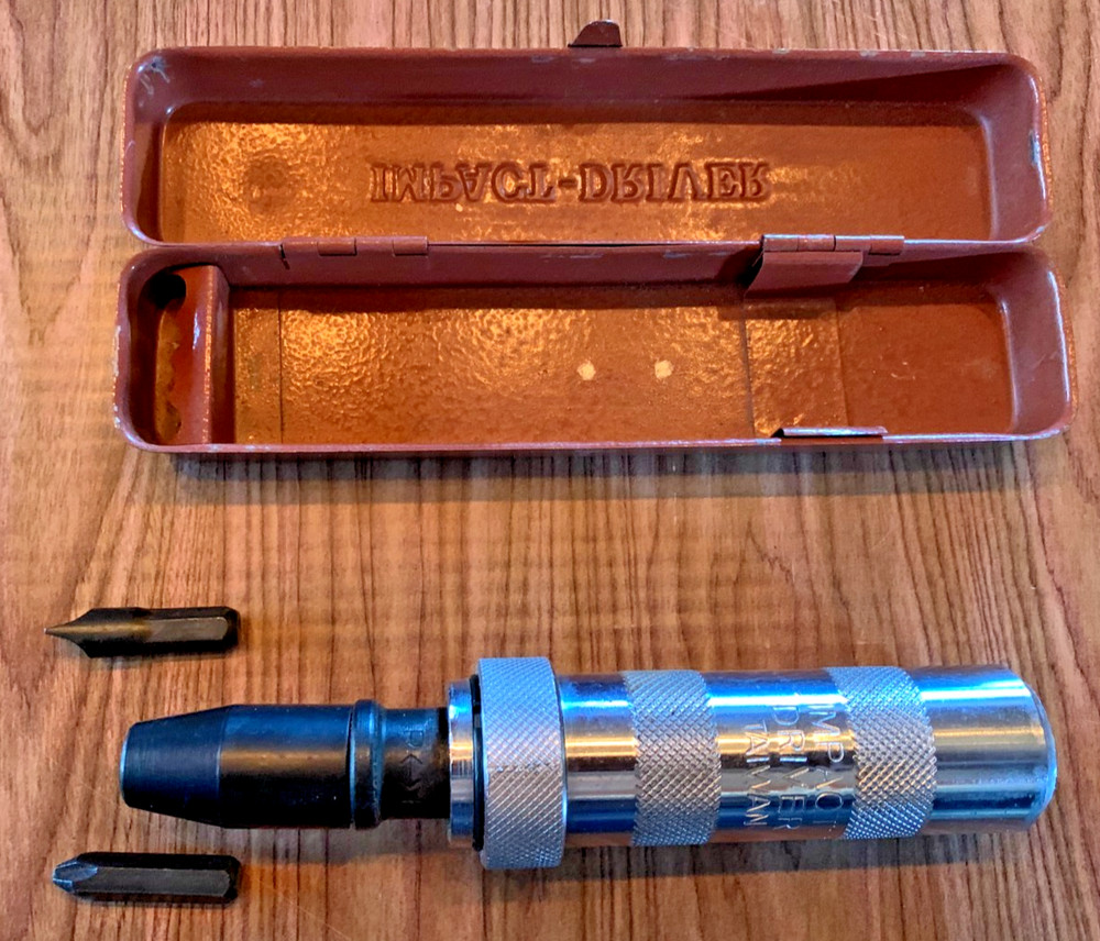 Impact Driver (Right/Left) with 2 Bits, Metal Case [e-04]