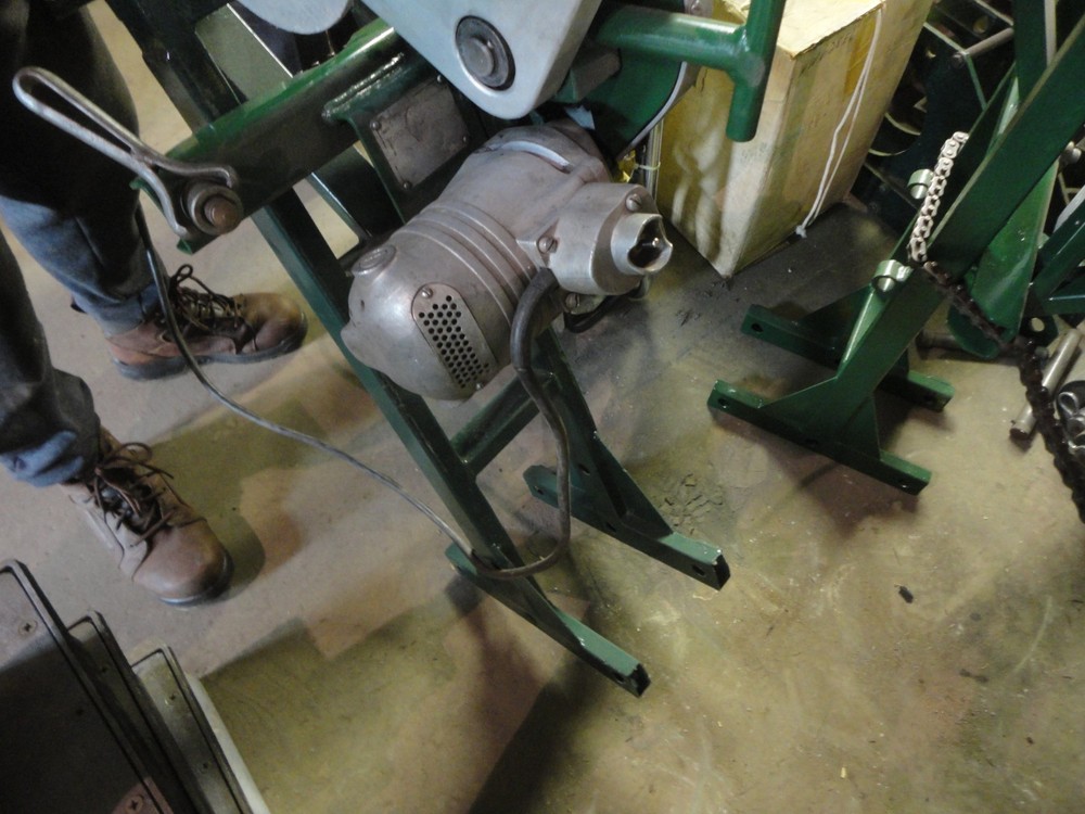 GREENLEE Tugger Cable Puller with Stand