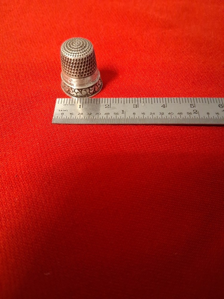 Sterling silver thimble hallmarked Anchor. See Pics