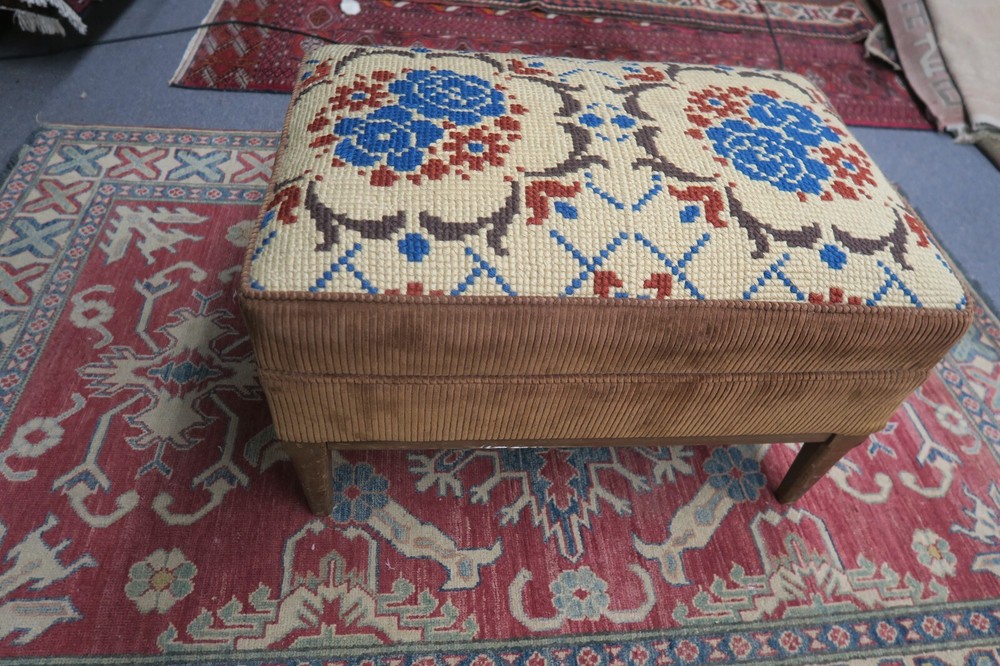 Handmade Needlepoint Wood Frame Leg Soderquist Decorators Ottoman Stool 18"x26"